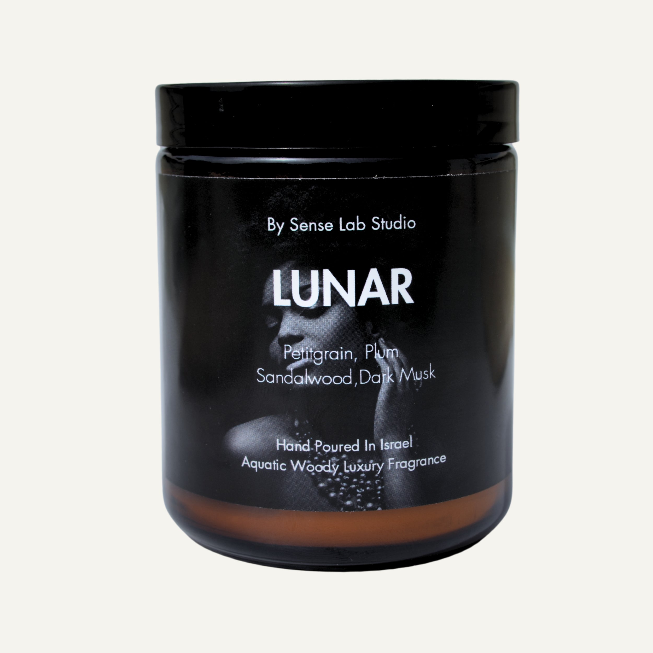 Lunar - נר ריחני איכותי בניחוח עצי ימי | 100% שעוות סויה