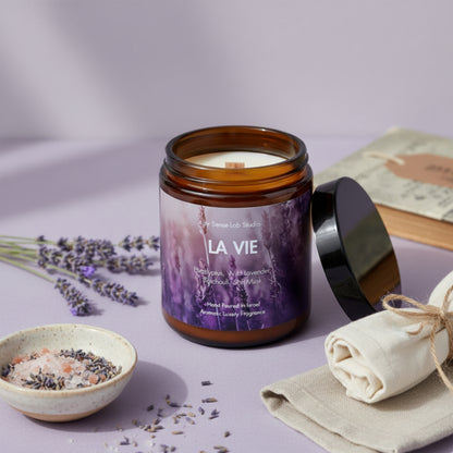 LA VIE - נר ריחני איכותי בניחוח לוונדר | 100% שעוות סויה