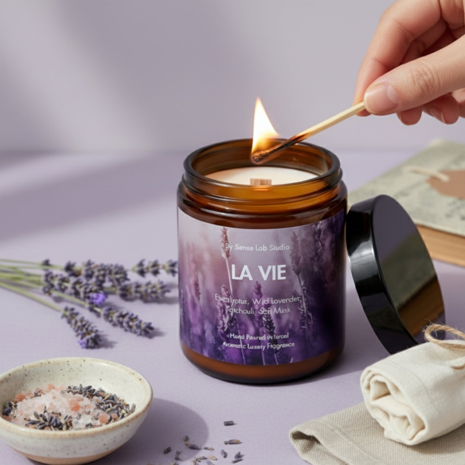 LA VIE - נר ריחני איכותי בניחוח לוונדר | 100% שעוות סויה